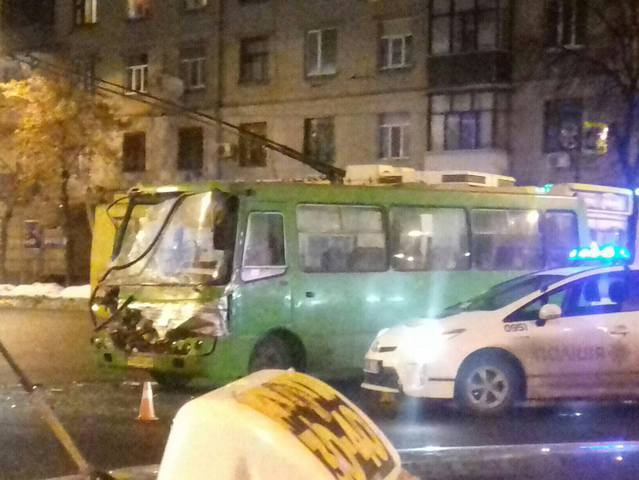 В Харькове произошло ДТП с участием двух БТР - 34115 В Харькове произошло ДТП с участием двух БТР - фото 34115