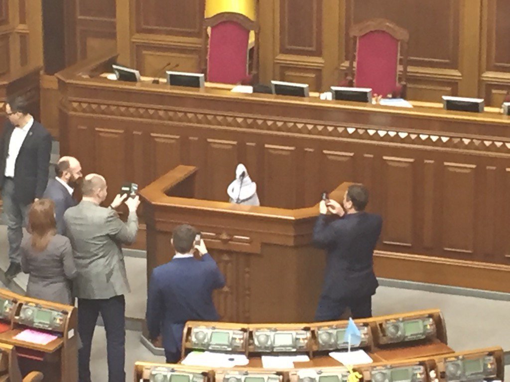 Ждун пришел в Раду, а депутаты - нет - 35847 Ждун пришел в Раду, а депутаты - нет - фото 35847
