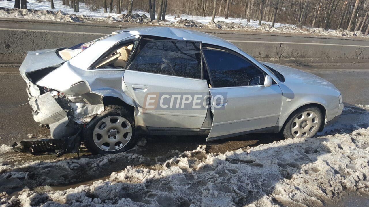 Масштабное ДТП в Киеве - из-за снега столкнулись три автомобиля, пострадало 6 человек - 35073 Масштабное ДТП в Киеве - из-за снега столкнулись три автомобиля, пострадало 6 человек - фото 35073