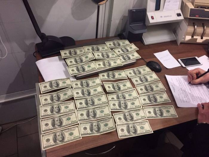 СБУ задержала на взятке в $5 тысяч помощника нардепа - 35157 СБУ задержала на взятке в $5 тысяч помощника нардепа - фото 35157