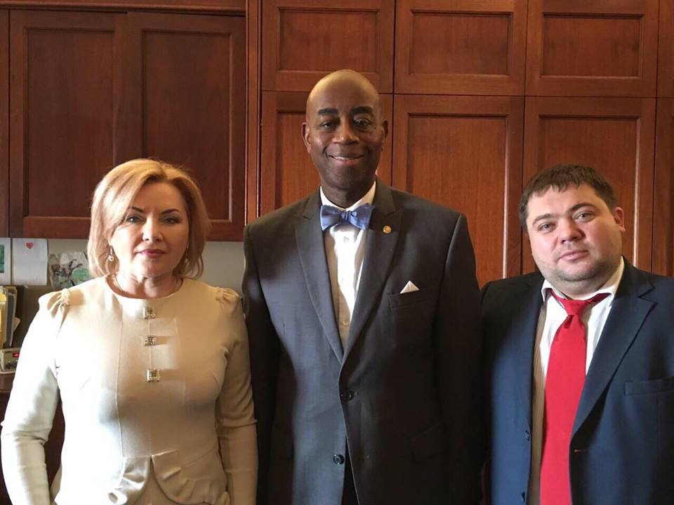 Тимошенко заплела косу и посетила Молитвенный завтрак Трампа - 32815 Тимошенко заплела косу и посетила Молитвенный завтрак Трампа - фото 32815