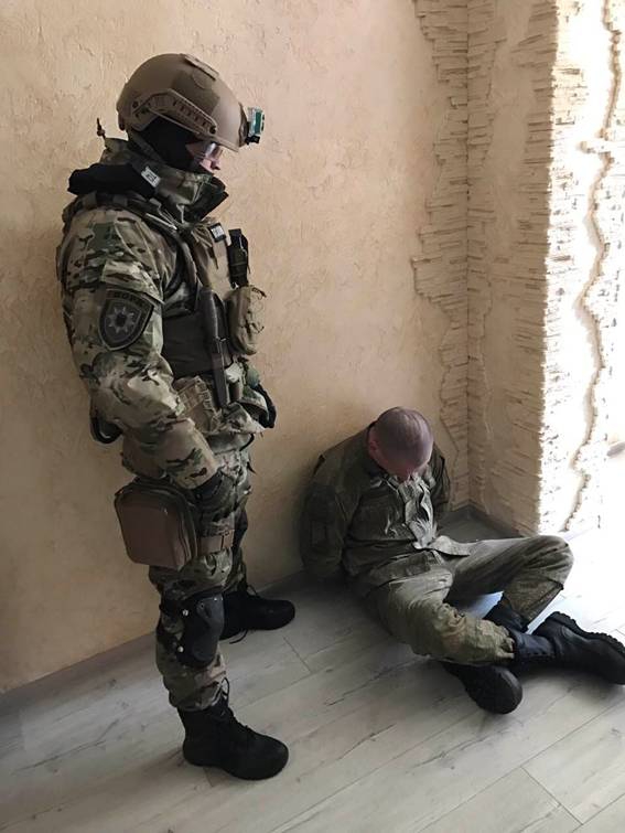 КОРД задержал вооруженного мужчину, угрожавшего взорвать многоэтажный дом - 34271 КОРД задержал вооруженного мужчину, угрожавшего взорвать многоэтажный дом - фото 34271