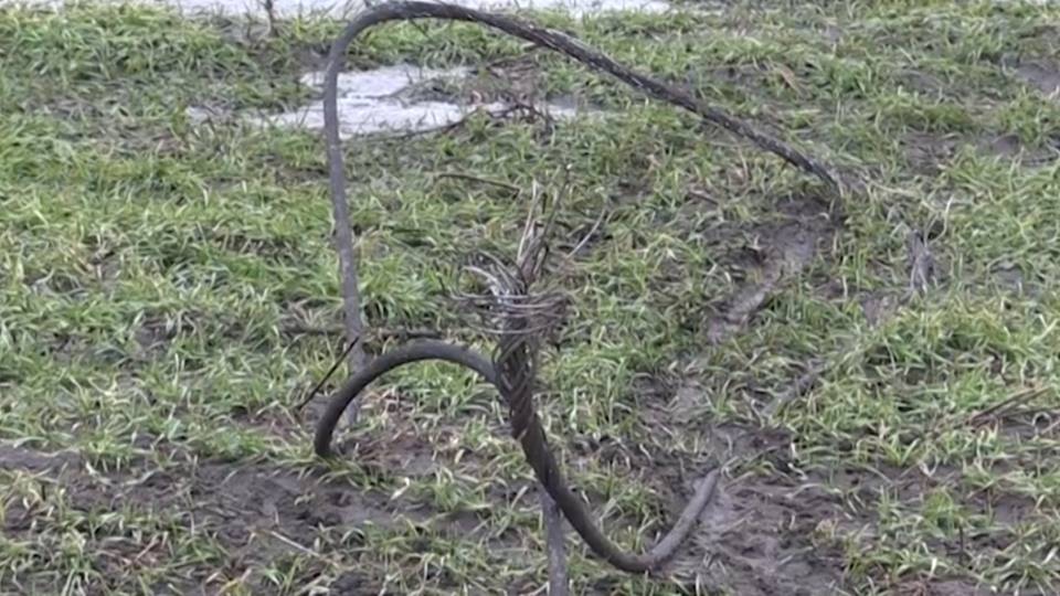 В Авдеевке рядом с повреждениями ЛЭП обнаружены воронки от снарядов - 36031 В Авдеевке рядом с повреждениями ЛЭП обнаружены воронки от снарядов - фото 36031