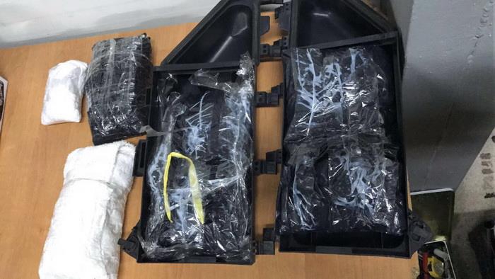 СБУ задержала наркокурьеров с "антикоррупционными" удостоверениями - 35164 СБУ задержала наркокурьеров с "антикоррупционными" удостоверениями - фото 35164