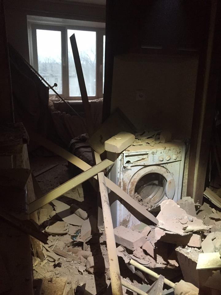 Боевики обстреляли школу и детский сад в Авдеевке - 36696 Боевики обстреляли школу и детский сад в Авдеевке - фото 36696