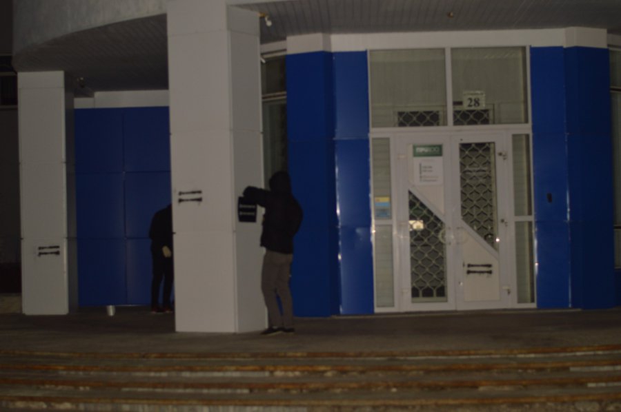 Патриоты заблокировали работу банкоматов российских банков - 38030 Патриоты заблокировали работу банкоматов российских банков - фото 38030