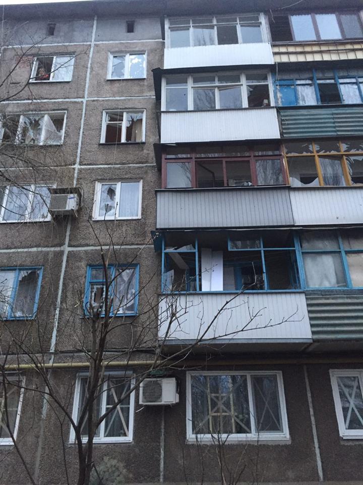 Боевики обстреляли школу и детский сад в Авдеевке - 36693 Боевики обстреляли школу и детский сад в Авдеевке - фото 36693