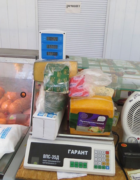 В оккупированном Крыму показательно сожгли продукты из Украины и ЕС - 39998 В оккупированном Крыму показательно сожгли продукты из Украины и ЕС - фото 39998
