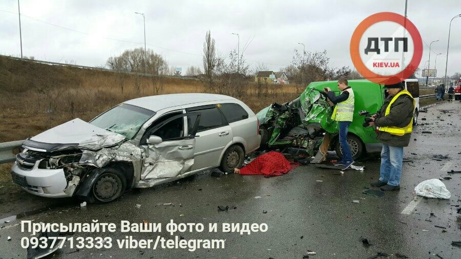 Смертельное ДТП под Киевом: Volkswagen влетел в лоб фуре Scania - 38851 Смертельное ДТП под Киевом: Volkswagen влетел в лоб фуре Scania - фото 38851