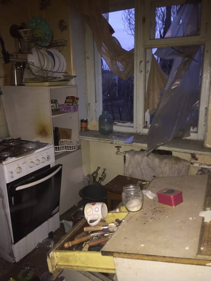 Боевики обстреляли школу и детский сад в Авдеевке - 36694 Боевики обстреляли школу и детский сад в Авдеевке - фото 36694