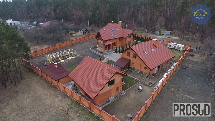Лайфхак від судді: як на одну зарплату "нажити" дві квартири, маєток та їздити на Lexus - 39626 Лайфхак від судді: як на одну зарплату "нажити" дві квартири, маєток та їздити на Lexus - фото 39626