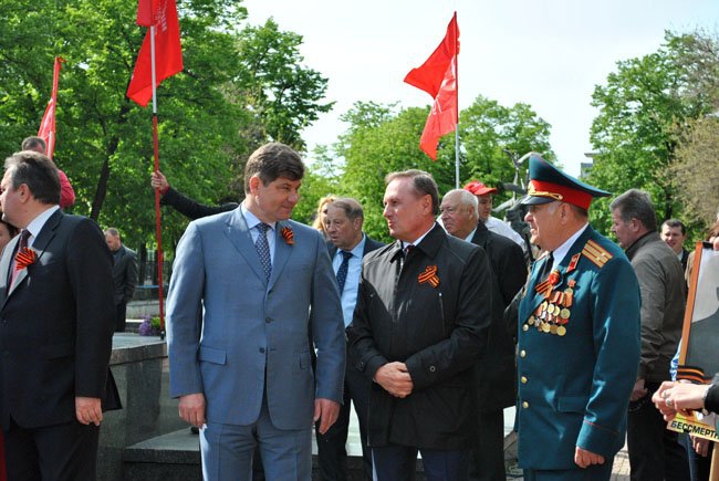 Активист: Ефремов руководит "ЛНР" по сей день - 42096 Активист: Ефремов руководит "ЛНР" по сей день - фото 42096