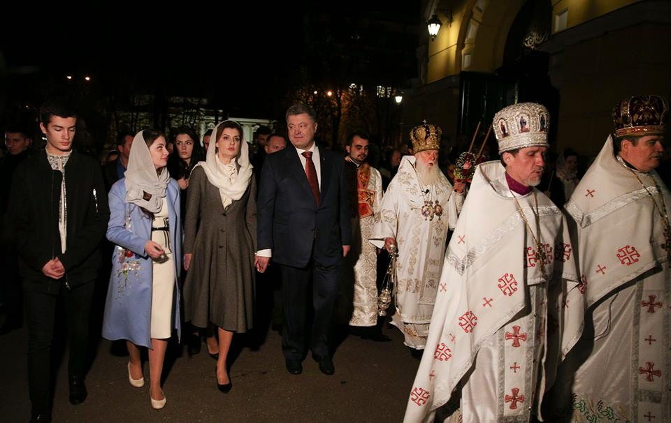 Петр Порошенко поздравил украинцев с Пасхой - 42632 Петр Порошенко поздравил украинцев с Пасхой - фото 42632
