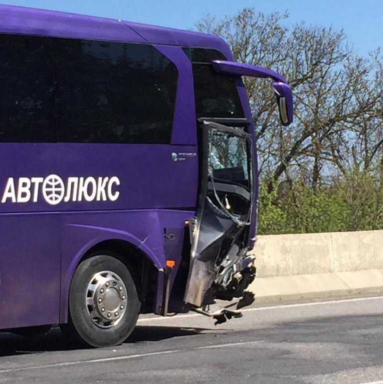Под Одессой в жуткой аварии с легковушкой и автобусом погиб маленький ребенок - 43897 Под Одессой в жуткой аварии с легковушкой и автобусом погиб маленький ребенок - фото 43897