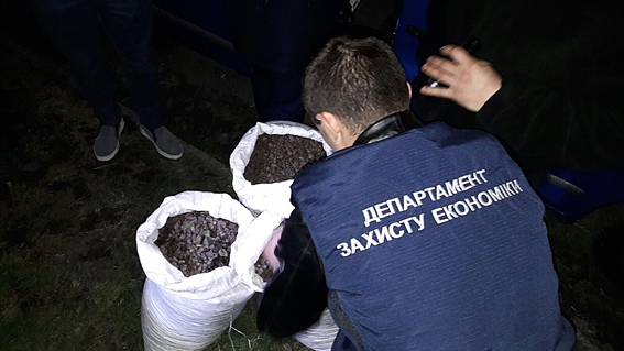 Полиция изъяла больше 100 килограммов янтаря в Ровненской области - 41154 Полиция изъяла больше 100 килограммов янтаря в Ровненской области - фото 41154