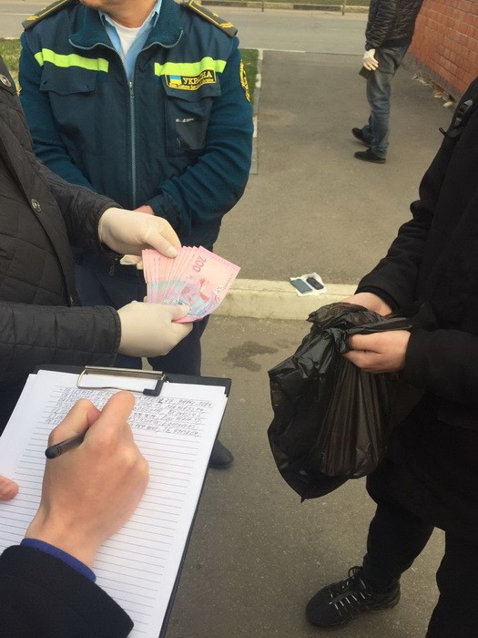 СБУ задержала таможенников, которые покрывали контрабанду из РФ - 41531 СБУ задержала таможенников, которые покрывали контрабанду из РФ - фото 41531