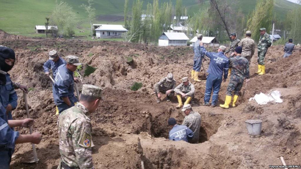 Оползень в Кыргызстане унес 24 жизни - 44498 Оползень в Кыргызстане унес 24 жизни - фото 44498