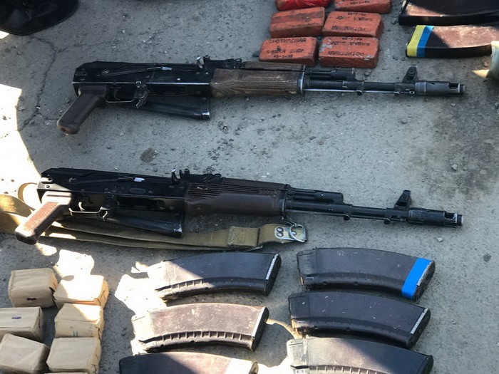 В Николаеве продавали оружие напрямую со склада воинской части - 44151 В Николаеве продавали оружие напрямую со склада воинской части - фото 44151