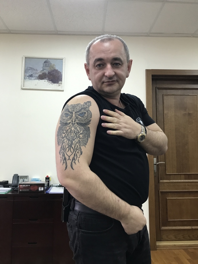 Главный военный прокурор Матиос показал шокирующее тату на всю руку (фото) - 42968 Главный военный прокурор Матиос показал шокирующее тату на всю руку (фото) - фото 42968