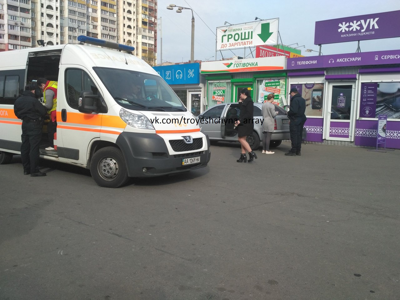 В Киеве автомобиль Савченко сбил пенсионерку - 42294 В Киеве автомобиль Савченко сбил пенсионерку - фото 42294