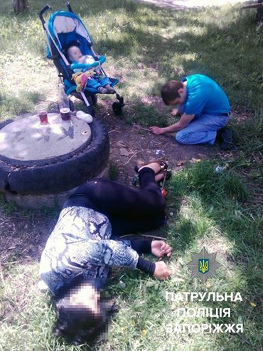 О - ответственность. В Запорожье муж с женой "отключились", пока рядом плакал ребенок - 45076 О - ответственность. В Запорожье муж с женой "отключились", пока рядом плакал ребенок - фото 45076