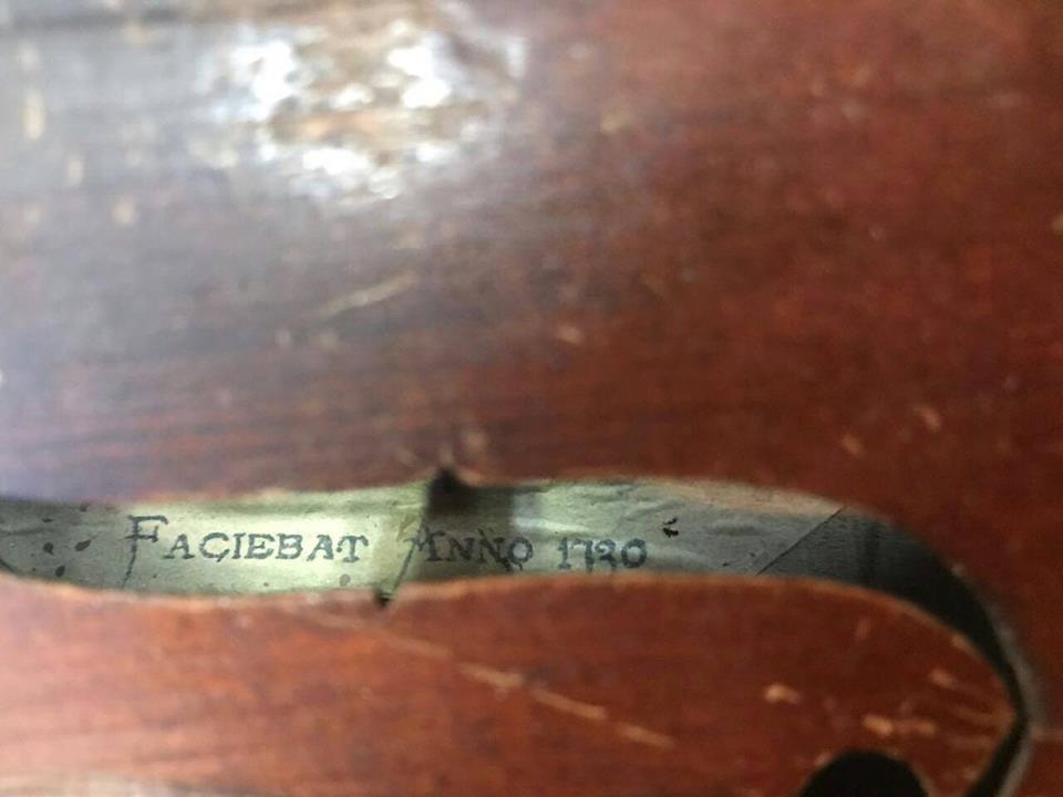 Украинец пытался вывезти в "ДНР" старинную скрипку Страдивари - 46838 Украинец пытался вывезти в "ДНР" старинную скрипку Страдивари - фото 46838