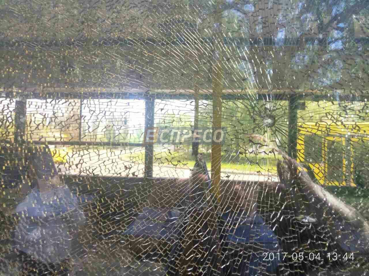 В Киеве обстреляли автобус с пассажирами - 45048 В Киеве обстреляли автобус с пассажирами - фото 45048