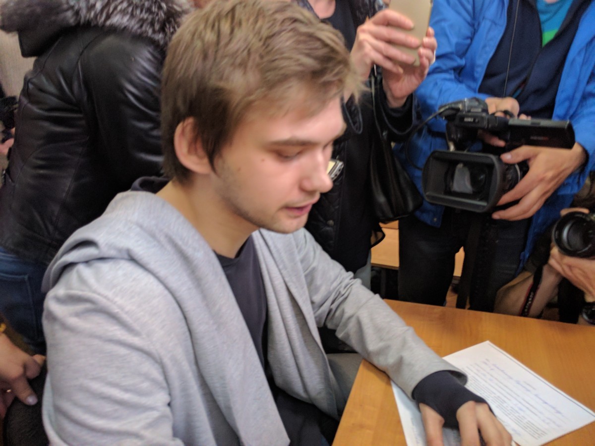 Российский суд приговорил "ловца покемонов" к 3,5 годам условно и обязательным работам - 45981 Российский суд приговорил "ловца покемонов" к 3,5 годам условно и обязательным работам - фото 45981