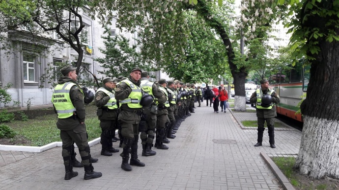 День Победы. В Киеве небывалые меры безопасности в местах выступления Порошенко - 45611 День Победы. В Киеве небывалые меры безопасности в местах выступления Порошенко - фото 45611