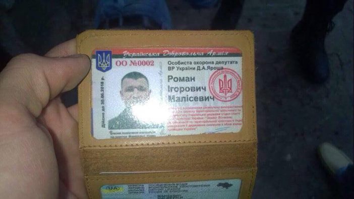 В Каменском охрана Яроша прострелила ноги таксисту, который не сказал "Слава Украине" - 46509 В Каменском охрана Яроша прострелила ноги таксисту, который не сказал "Слава Украине" - фото 46509