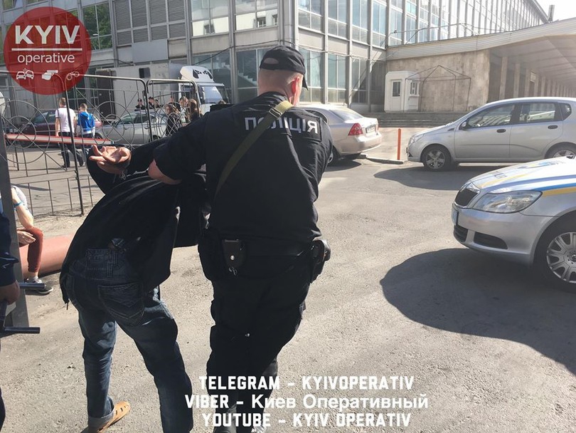 Стрельба в супермаркете Киева: появились фото и видео - 45465 Стрельба в супермаркете Киева: появились фото и видео - фото 45465