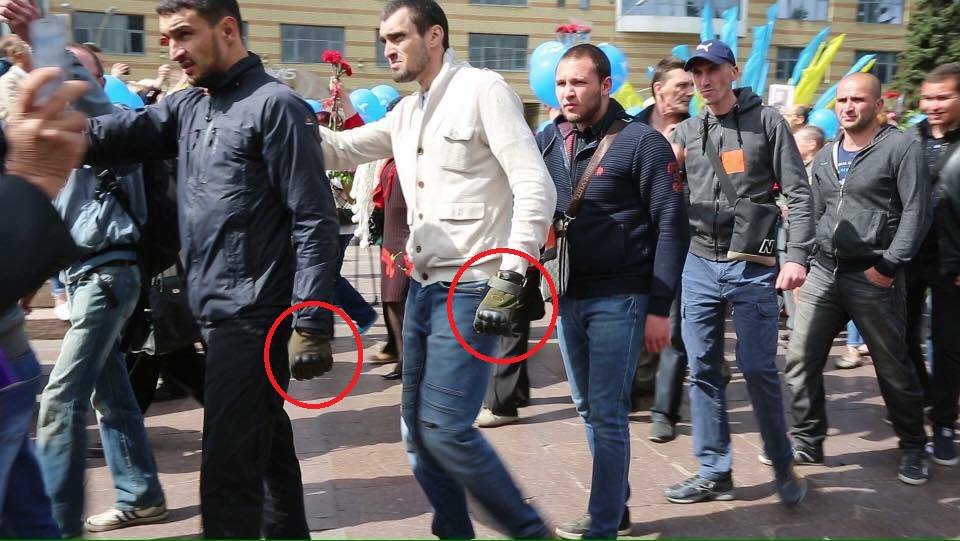 В сети появилась запись избиения ветеранов АТО титушками и полицейскими в Днепре - 45727 В сети появилась запись избиения ветеранов АТО титушками и полицейскими в Днепре - фото 45727