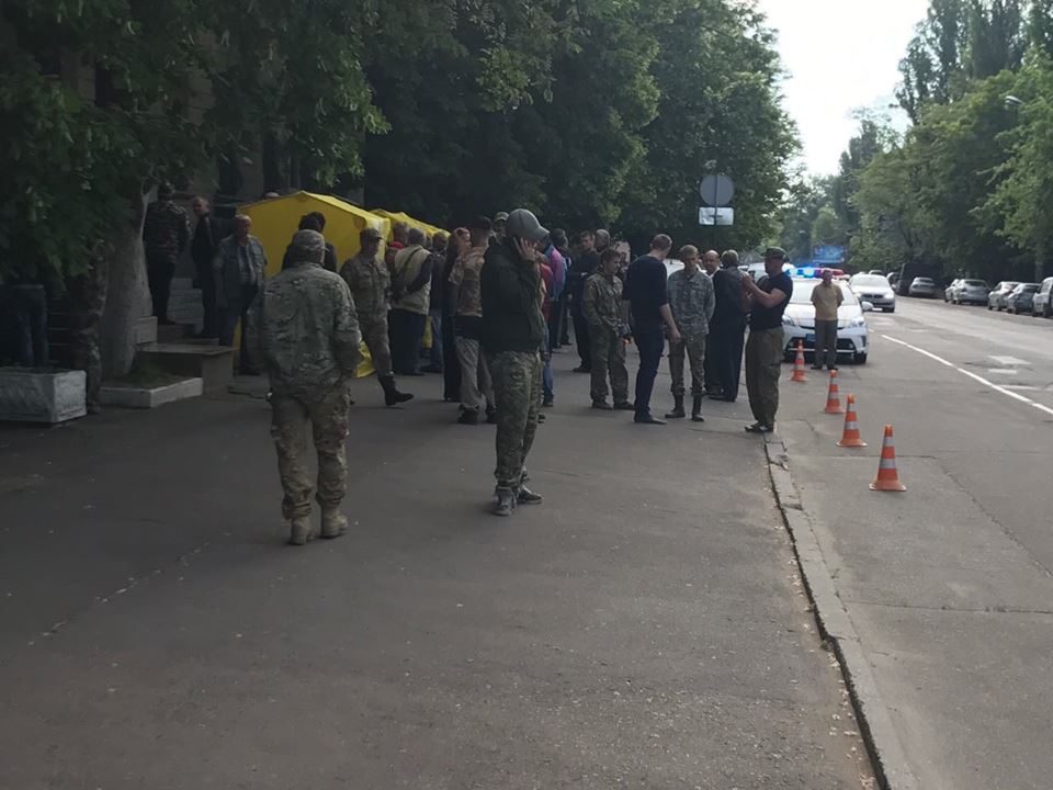 В Киеве захватили кабинет главы Госгеонедра, Кабмин "прислал" нового главу - 48108 В Киеве захватили кабинет главы Госгеонедра, Кабмин "прислал" нового главу - фото 48108