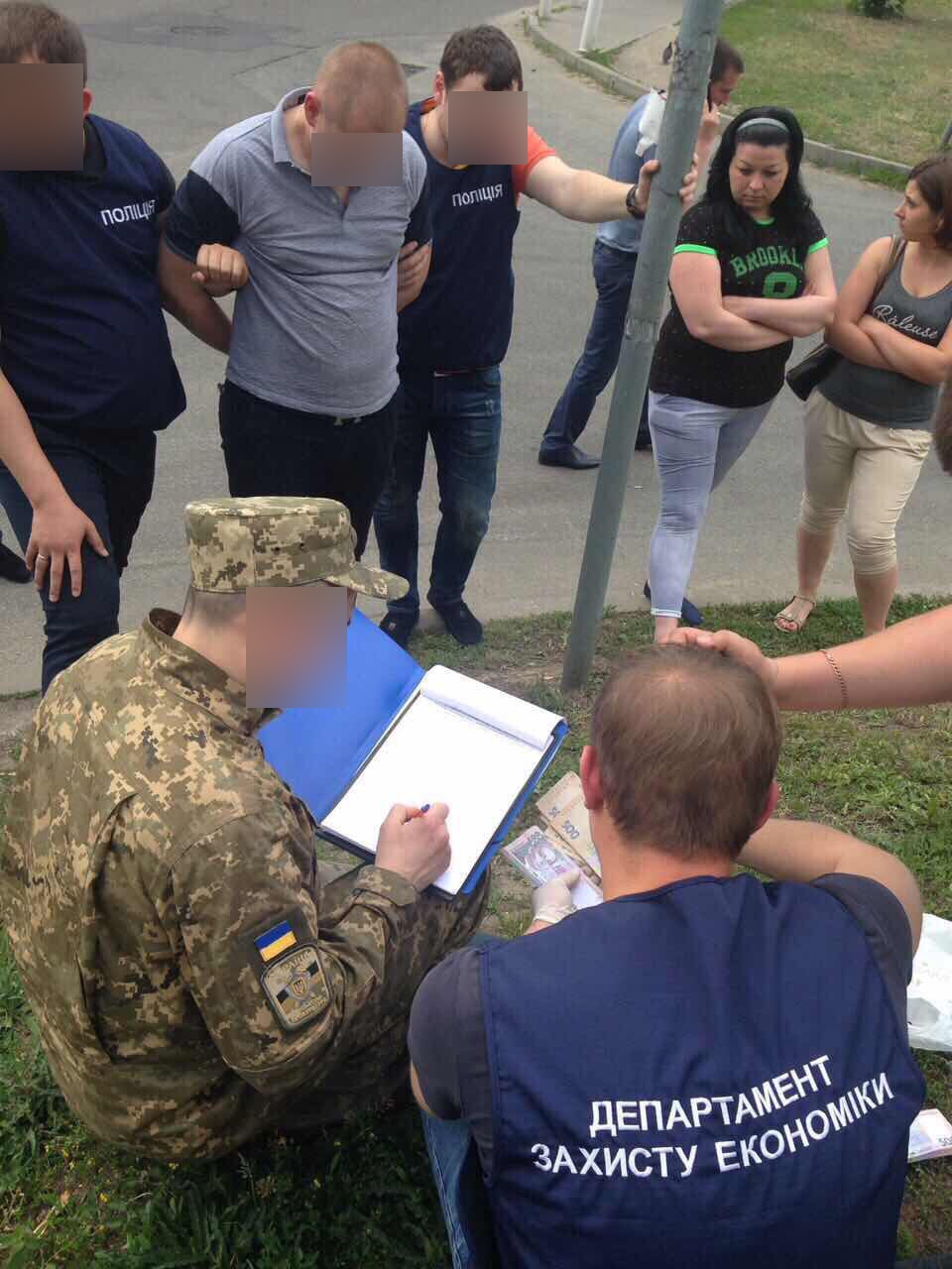 Топ-чиновник из Госгеокадастра попался на крупной взятке - 48932 Топ-чиновник из Госгеокадастра попался на крупной взятке - фото 48932
