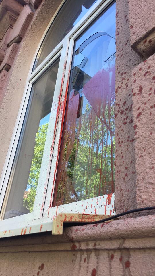 В львовский офис "Свободы" бросили "коктейль Молотова" - 45835 В львовский офис "Свободы" бросили "коктейль Молотова" - фото 45835