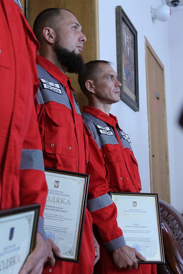 Экипаж украинского катера наградили за отпор кораблю РФ - 46318 Экипаж украинского катера наградили за отпор кораблю РФ - фото 46318
