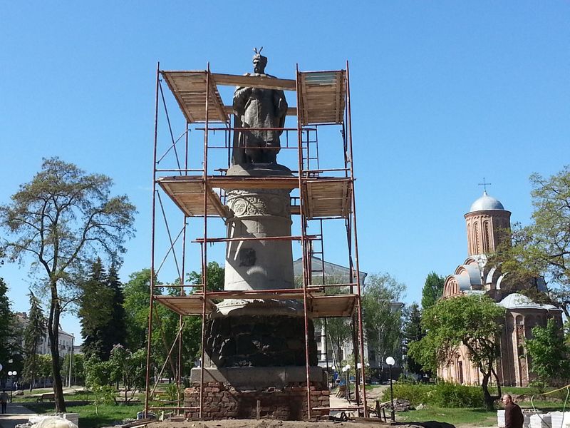 Черниговский памятник Хмельницкому развернут спиной к Москве - 47008 Черниговский памятник Хмельницкому развернут спиной к Москве - фото 47008