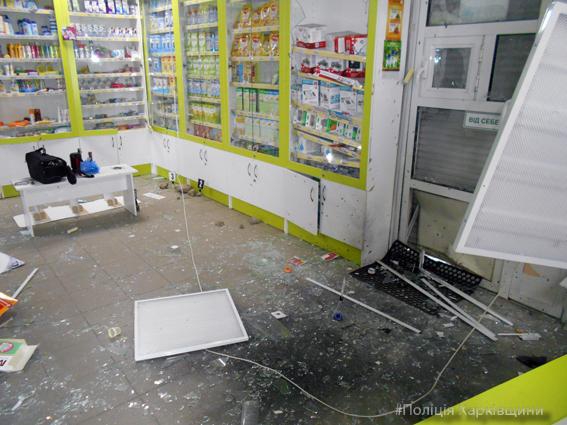 В окно харьковской аптеки бросили боевую гранату - 44857 В окно харьковской аптеки бросили боевую гранату - фото 44857