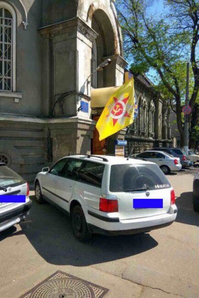 В Одессе задержали иностранный автомобиль с советской символикой - 45562 В Одессе задержали иностранный автомобиль с советской символикой - фото 45562
