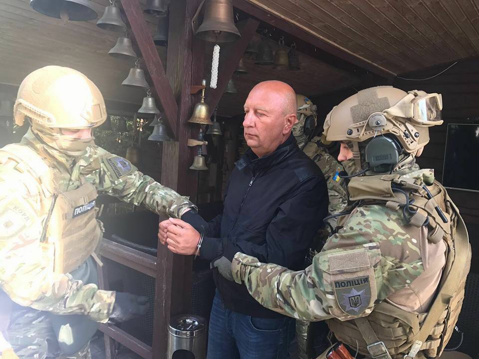 Антипов еще не знает, что вечером его отпустят под залог - 48070 Антипов еще не знает, что вечером его отпустят под залог - фото 48070