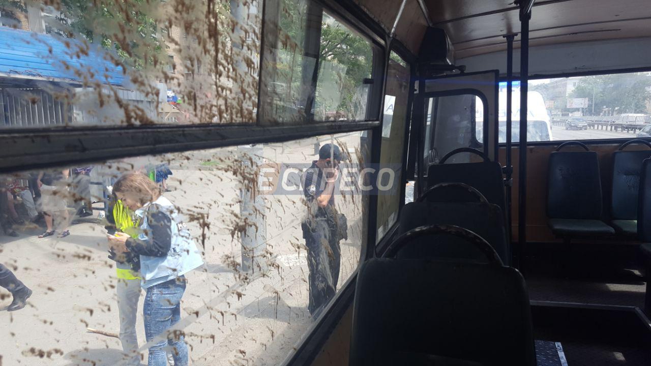 В Киеве взорвалась маршрутка, есть пострадавшие - 51287 В Киеве взорвалась маршрутка, есть пострадавшие - фото 51287