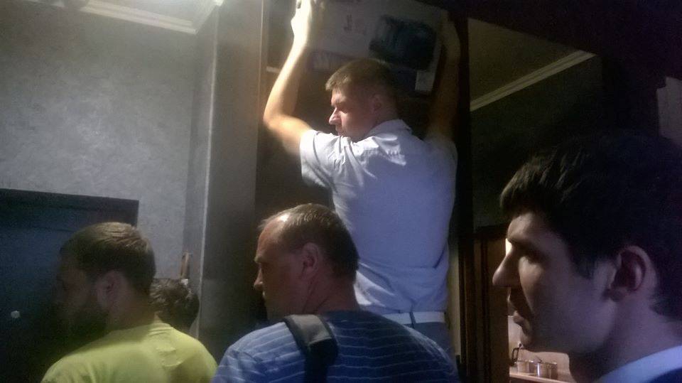 В доме главреда "Страна.ua" Гужвы проходит обыск - 53591 В доме главреда "Страна.ua" Гужвы проходит обыск - фото 53591