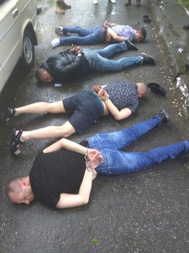 По горячим следам. В Одессе задержали банду грабителей - 52727 По горячим следам. В Одессе задержали банду грабителей - фото 52727