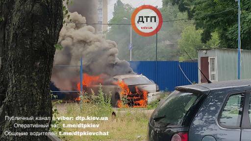 В Киеве взорвался лимузин - 54150 В Киеве взорвался лимузин - фото 54150