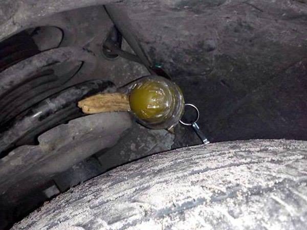 Бизнесмену из "ДНР" заминировали автомобиль в оккупированном Луганске - 53473 Бизнесмену из "ДНР" заминировали автомобиль в оккупированном Луганске - фото 53473