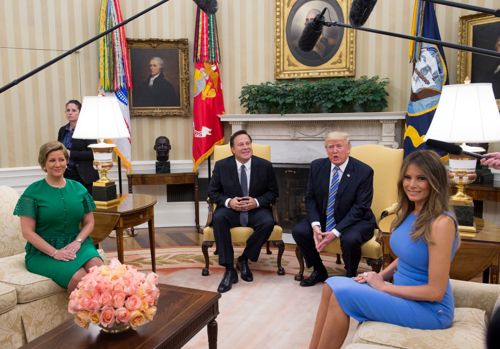 Дональд и Мелания Трамп с Хуаном Карлосом Варелу и его супругой Лорен Кастильо Гарсией - 52806 Дональд и Мелания Трамп с Хуаном Карлосом Варелу и его супругой Лорен Кастильо Гарсией - фото 52806