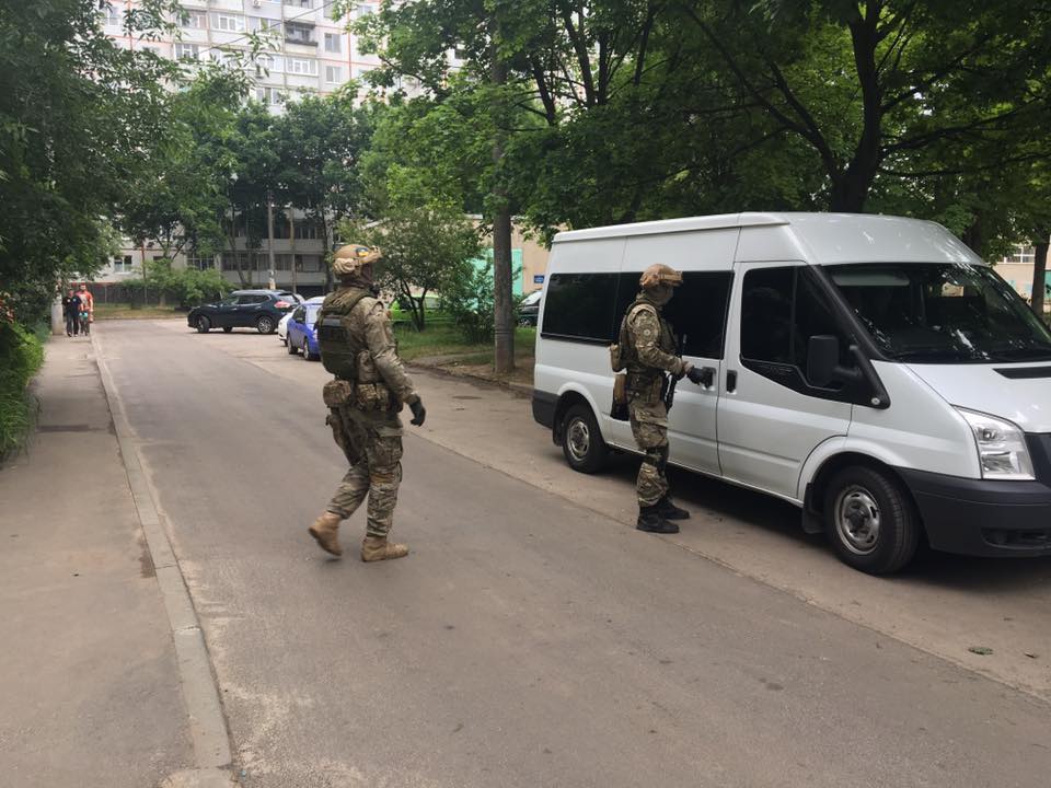 В Харькове массово обыскивают и изымают авто на литовских номерах - 50628 В Харькове массово обыскивают и изымают авто на литовских номерах - фото 50628