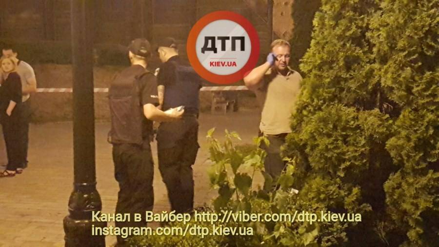В центре Киева зарезали мужчину (обновлено) - 53345 В центре Киева зарезали мужчину (обновлено) - фото 53345