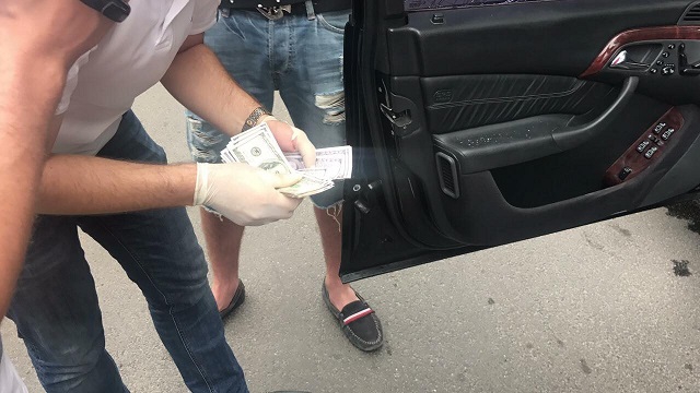 Злоумышленниказадержали возле горотдела - 54573 Злоумышленниказадержали возле горотдела - фото 54573