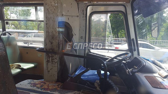 В Киеве взорвалась маршрутка, есть пострадавшие - 51284 В Киеве взорвалась маршрутка, есть пострадавшие - фото 51284